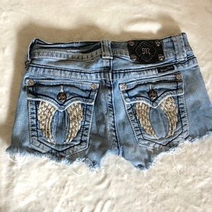 Jean Cut Off Short Shorts with Wing on Pockets